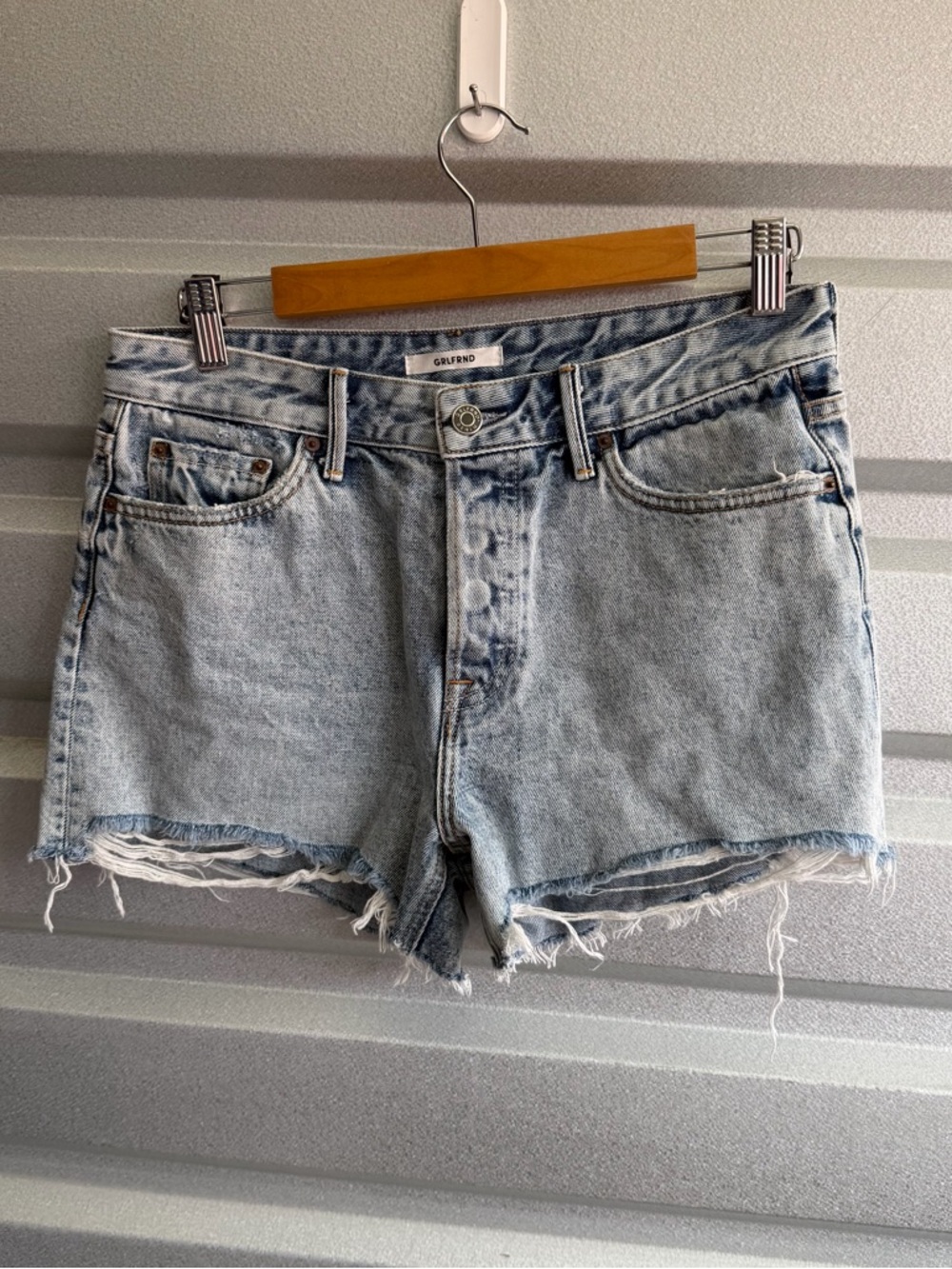 GRLFRND helena cut off short in Newport